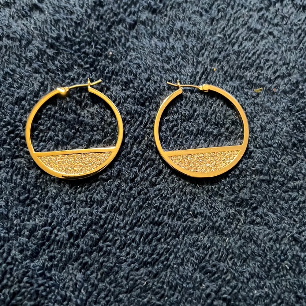 Women’s earrings